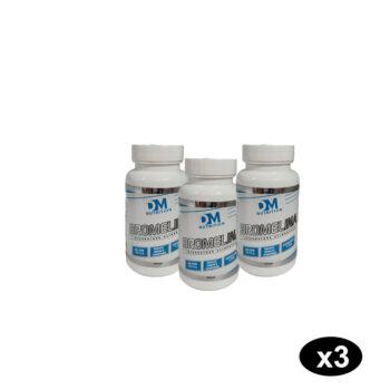 Tre flaconi bianchi di integratore alimentare Bromelina DM Nutrition disposti in gruppo su sfondo bianco.