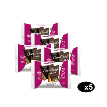 Cinque confezioni monoporzione di Choco Toast proteici al cacao disposte a ventaglio su sfondo bianco.