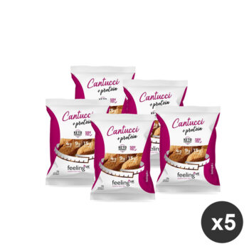 Cinque confezioni di Cantucci Proteici Feeling Ok disposte a ventaglio con un bollino x5 nell'angolo in basso a destra.