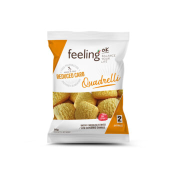 Confezione da 50 grammi di biscotti proteici Quadrelli al cocco Feeling OK su sfondo bianco.