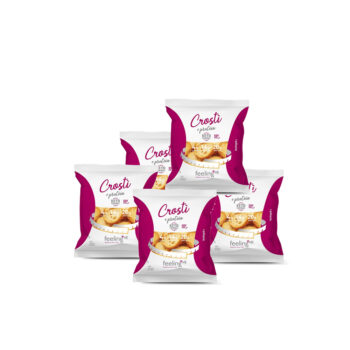Cinque confezioni di crostini proteici Feeling Ok disposte a piramide su sfondo bianco.