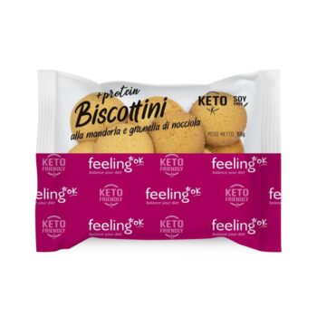 Confezione di biscottini proteici Feeling Ok al gusto mandorla e granella di nocciola su sfondo bianco.