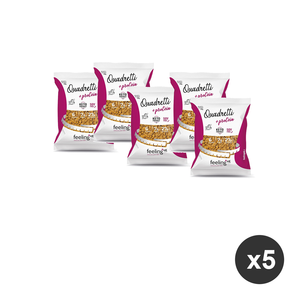 Box risparmio 5 confezioni Quadretti Proteici FeelingOk Cinque confezioni di pasta proteica Quadretti FeelingOk disposte a ventaglio su sfondo bianco con un bollino x5 in basso.