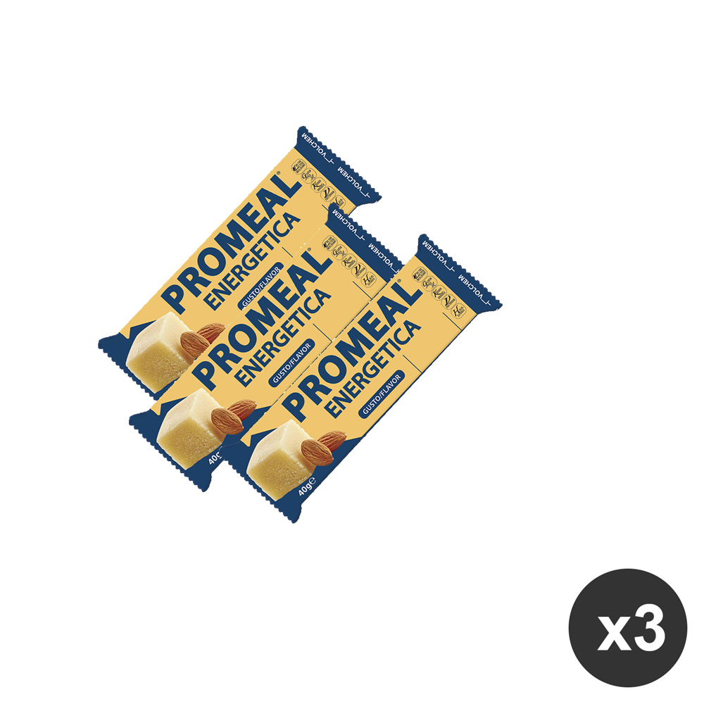Box da 3 Barrette Promeal Energetica Volchem Tre barrette energetiche Promeal al gusto pasta di mandorla e cacao disposte in diagonale su sfondo bianco.